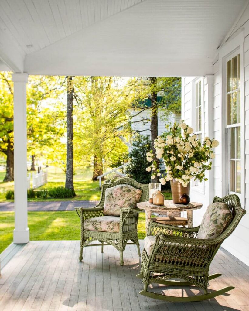 25Front Porch Decorating Tricks to Welcome Guests in Style